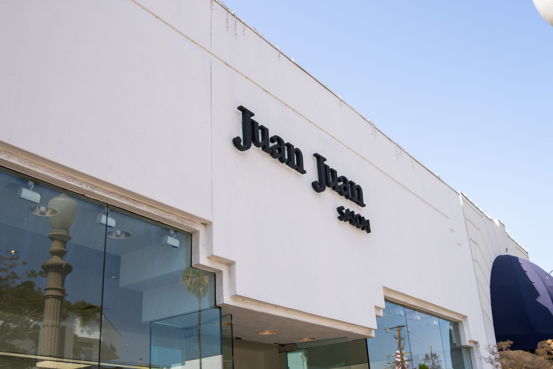 Juan Juan Salon Sign